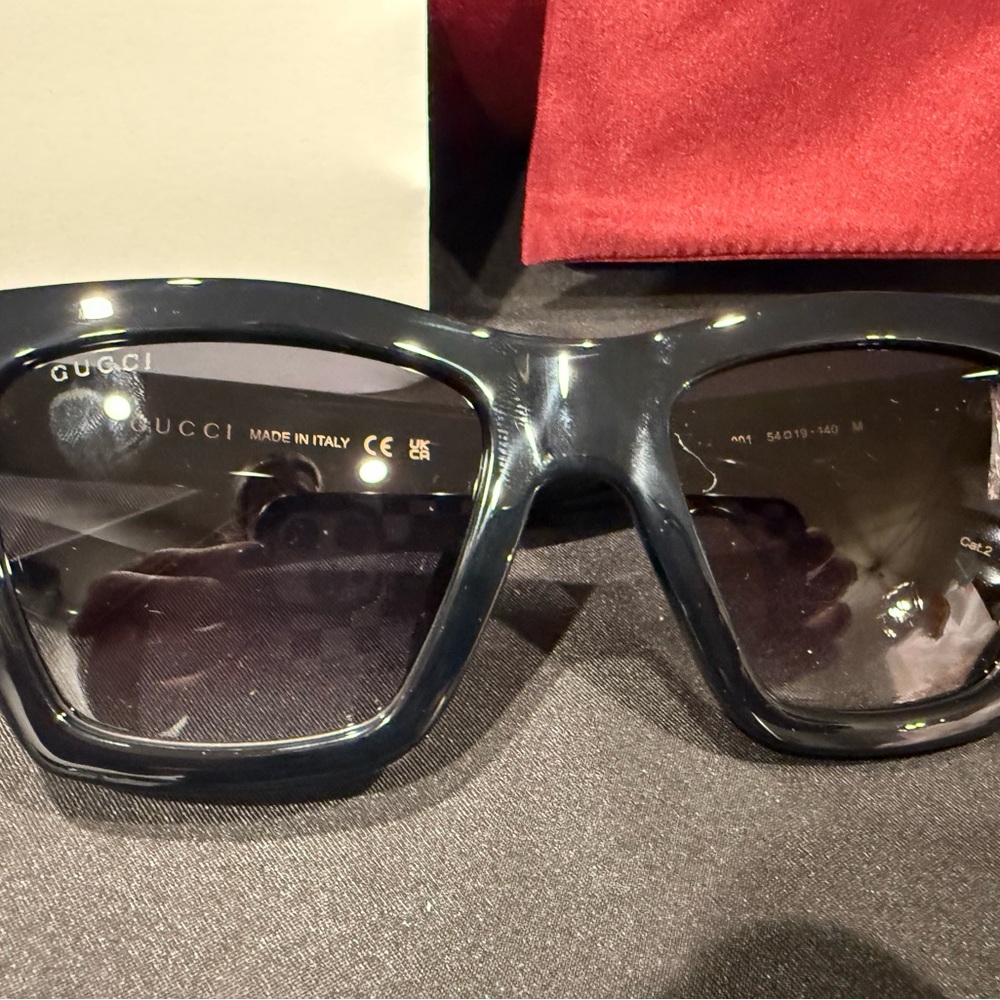 Gucci GG1714S cat-eye sunglasses with a black frame and solid grey lenses - Picture 3 of 15